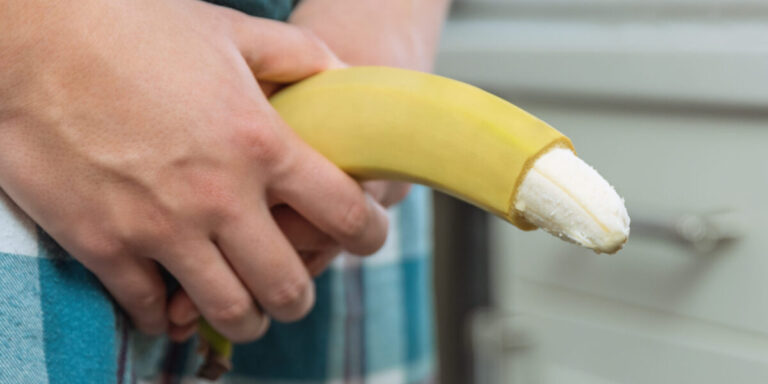 Beschnittener Penis: Banane mit abgeschnittener Spitze